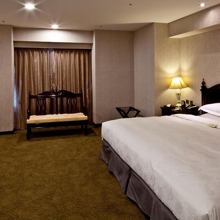 Royal Seasons Hotel Taichung‧Zhongkang Екстериор снимка