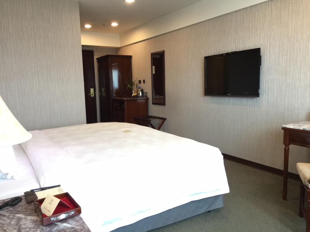 Royal Seasons Hotel Taichung‧Zhongkang Екстериор снимка