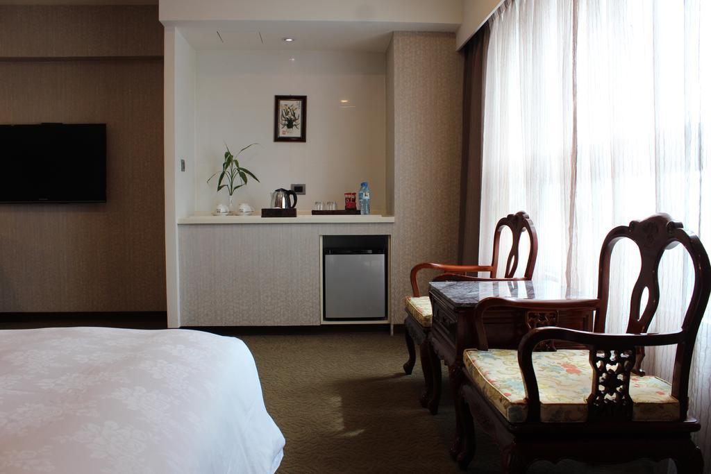 Royal Seasons Hotel Taichung‧Zhongkang Екстериор снимка