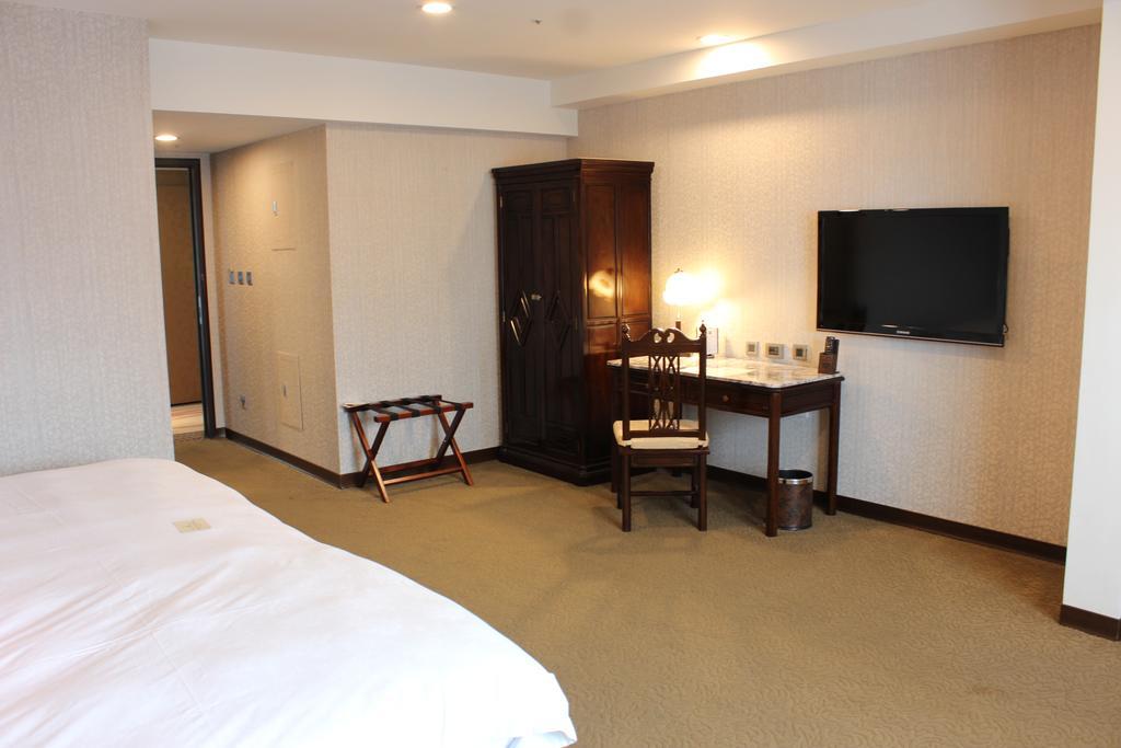 Royal Seasons Hotel Taichung‧Zhongkang Екстериор снимка