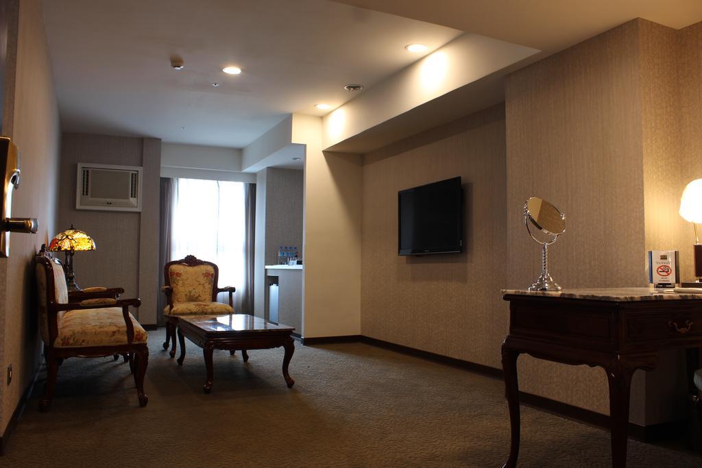 Royal Seasons Hotel Taichung‧Zhongkang Екстериор снимка