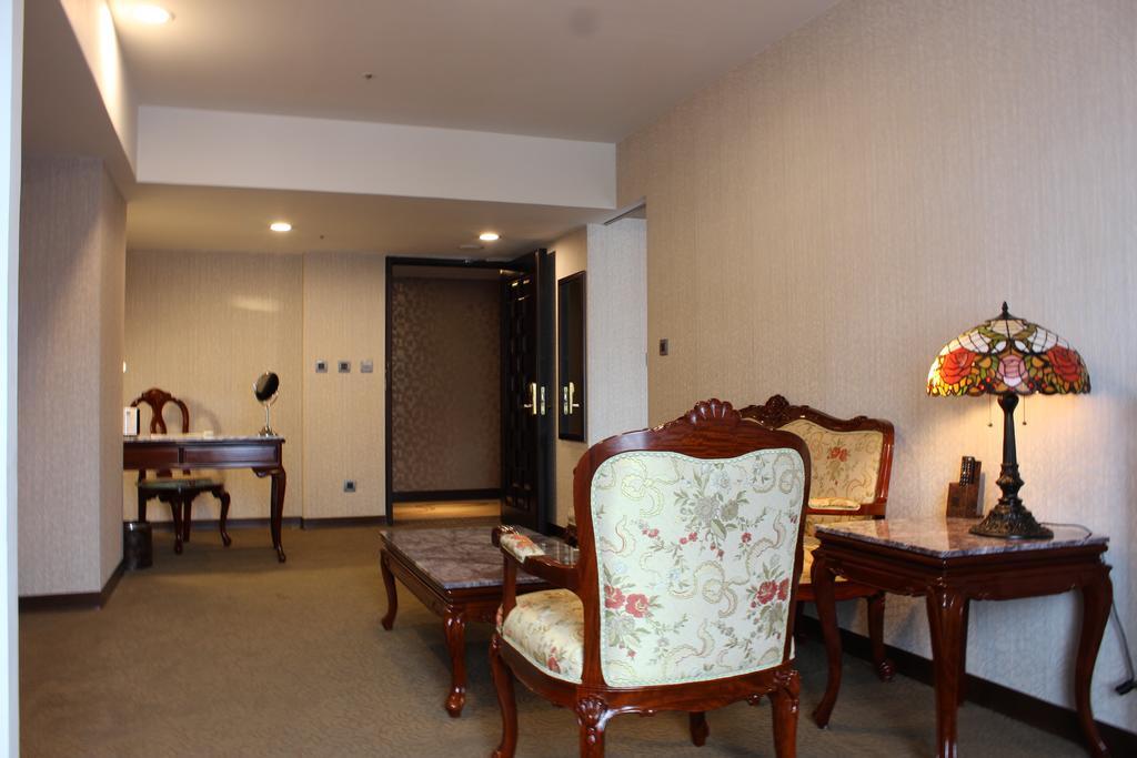 Royal Seasons Hotel Taichung‧Zhongkang Екстериор снимка